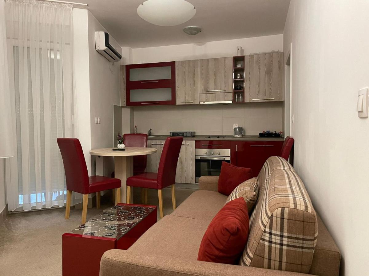 Holiday Wing Apartment 2 ヤゴディナ エクステリア 写真