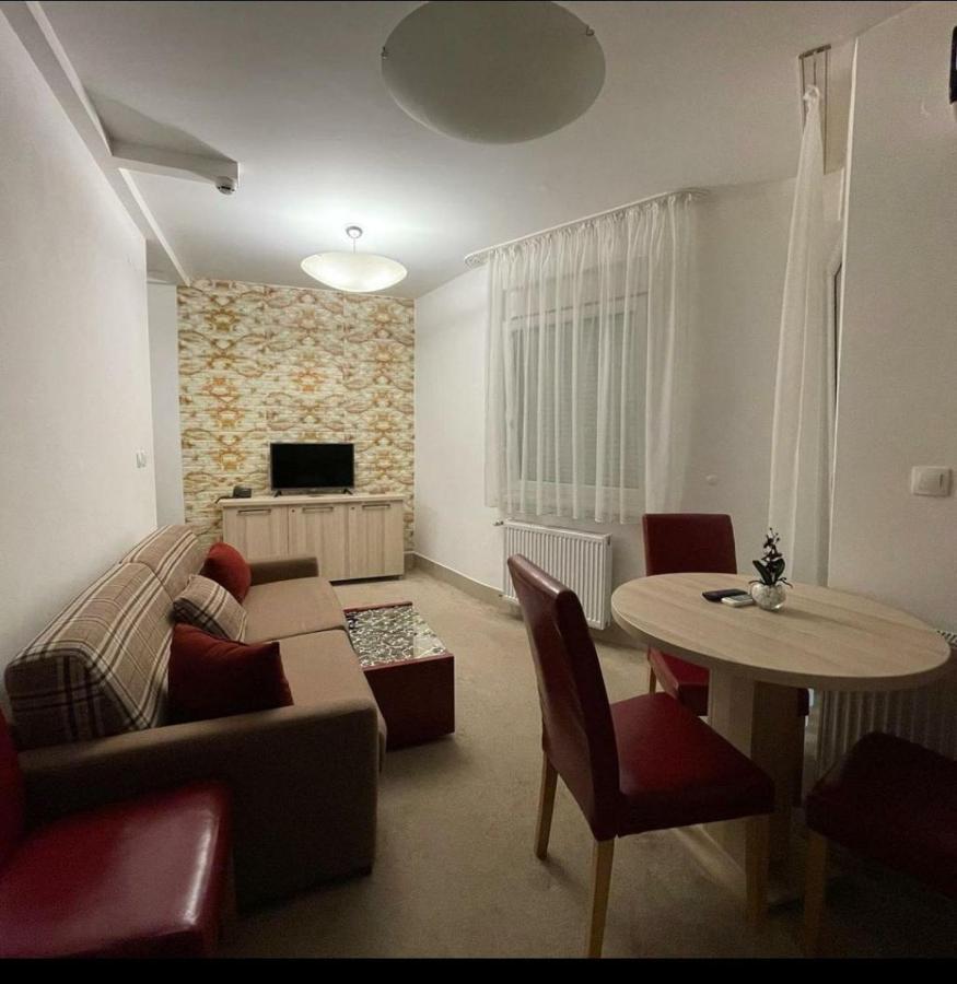 Holiday Wing Apartment 2 ヤゴディナ エクステリア 写真